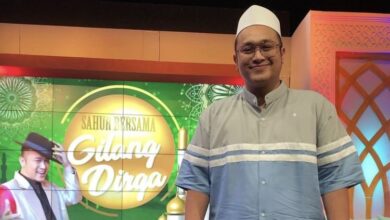 Gilang Dirga Gelar Lomba Adzan Banjir Pujian Di Instagram (Foto acara sahur bersama)