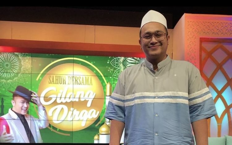 Gilang Dirga Gelar Lomba Adzan Banjir Pujian Di Instagram (Foto acara sahur bersama)